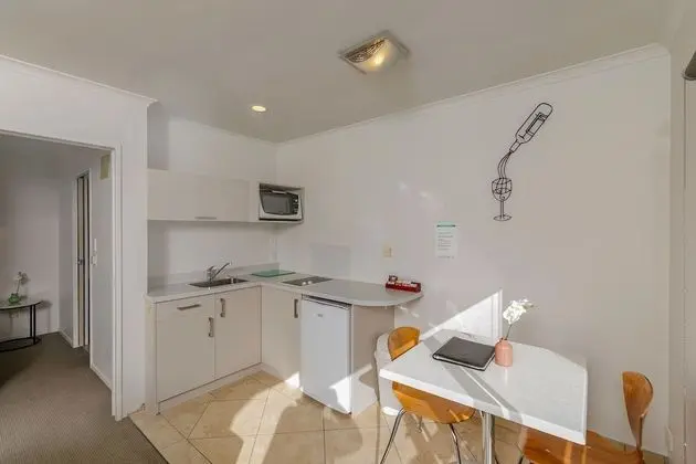 Le Chalet Suisse Motel Apartments - Mutfak