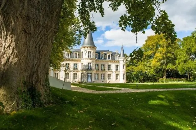 Le Château d'Hardricourt - 1