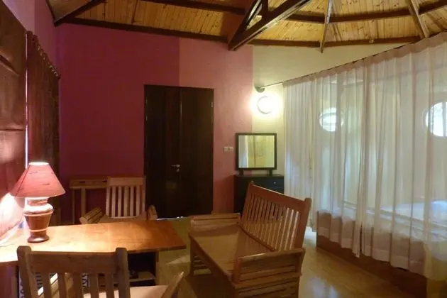 Le Chateau du Lac - Yerinde Yemek
