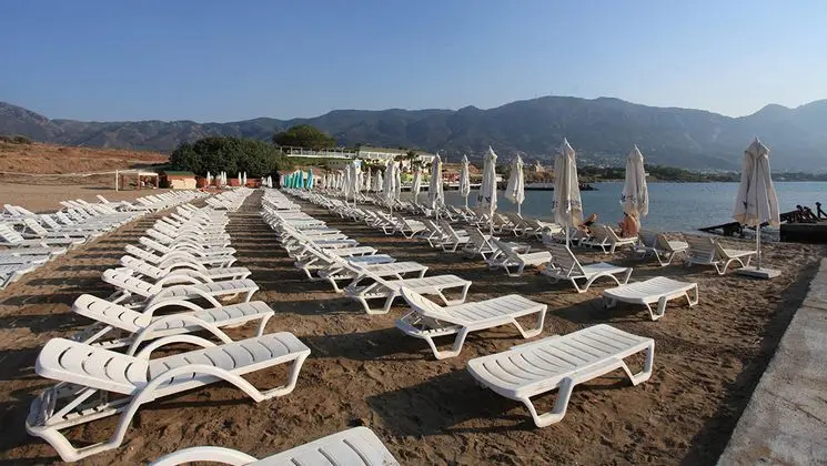 Le Chateau Lambousa Hotel - Plaj