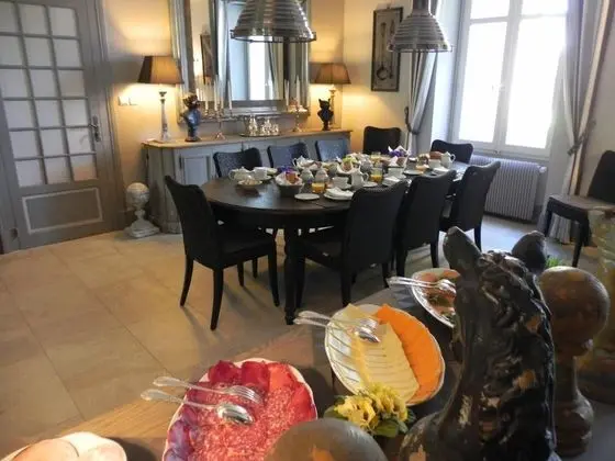 Le Clos Saint Sulpice - Yerinde Yemek