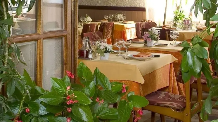 Hotel Le Commerce - Yerinde Yemek