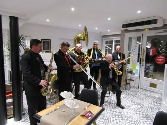 Le Creusot Hôtel - Genel