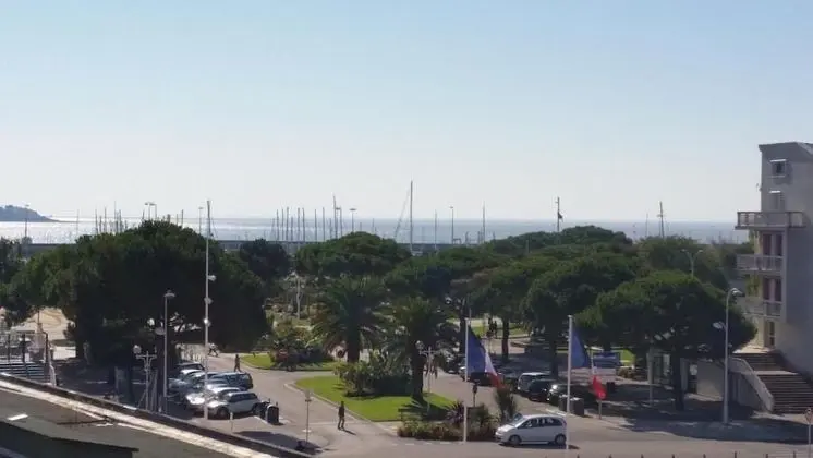 Le Crystal Hôtel - Dış Mekan