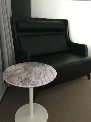 Le Dauphin Montreal-Longueuil