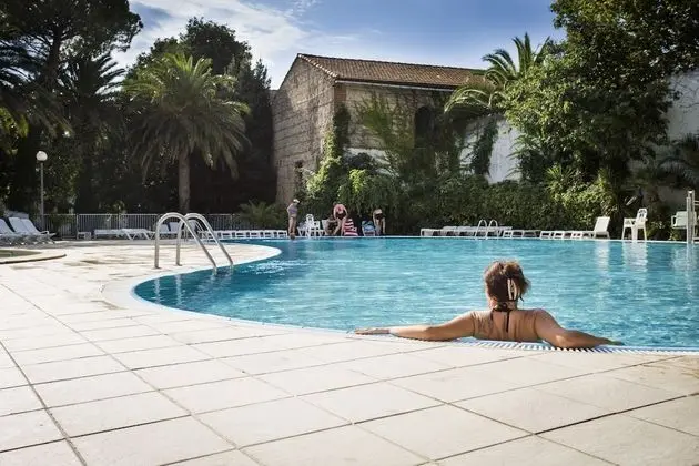Le Domaine du Mas Blanc by Popinns - Havuz