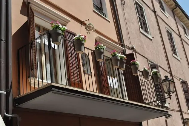 Le Finestre Sul Borgo Rooms