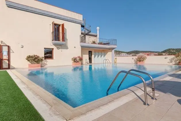 Le Fontane Bilocale 3 4Km From The Sea - Havuz