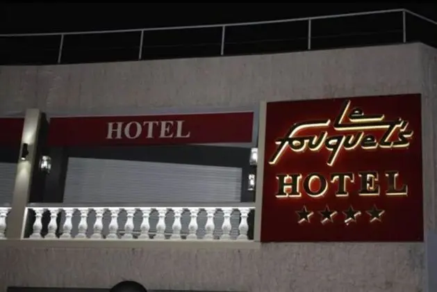 Le Fouquet's - Dış Mekan
