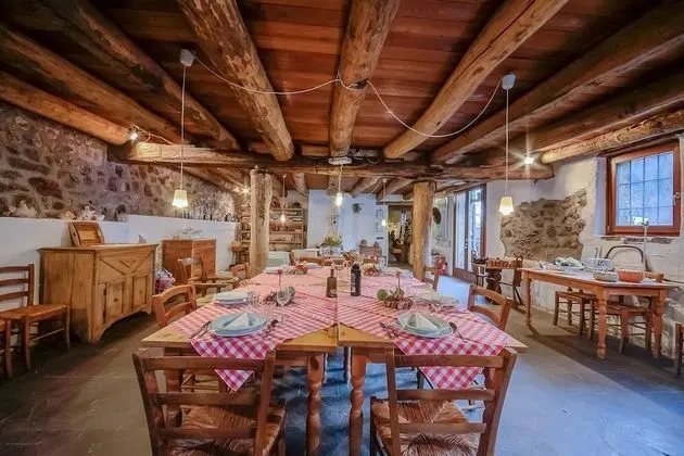Le Fratte Sport and Relax in Hilly Area - Yerinde Yemek