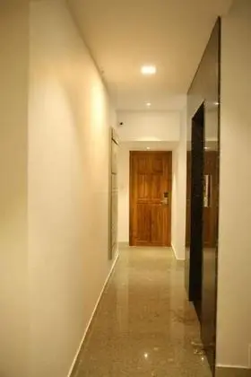 Le Holiday Inn - Lobi