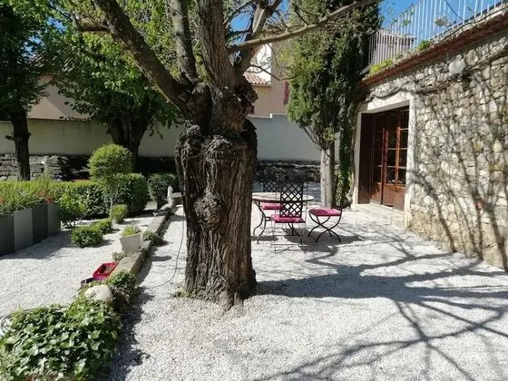Le Jardin Chambre d'Hotes - 1