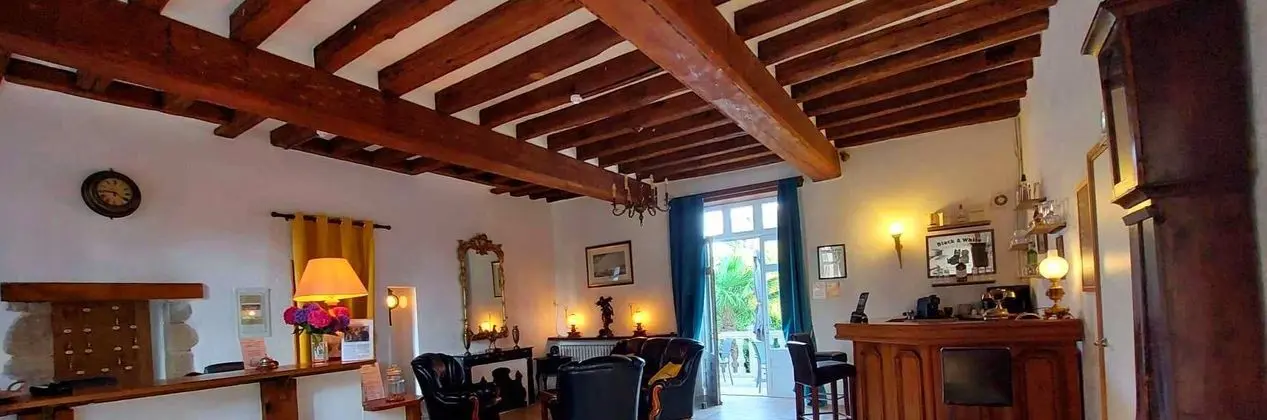 HOTEL LE MANOIR DE LA BARBACANE - Lobi