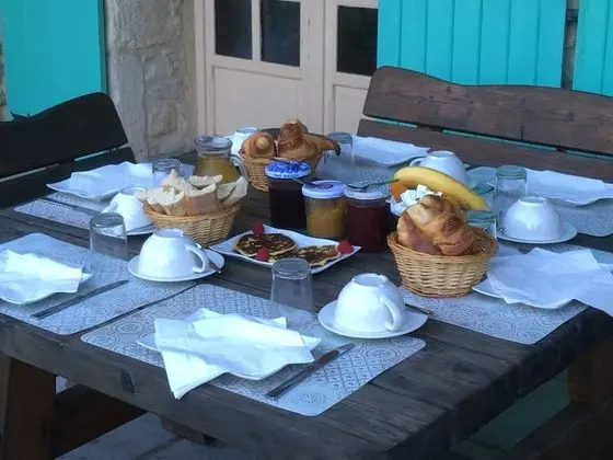 Le Mas de la Pinède - Yerinde Yemek