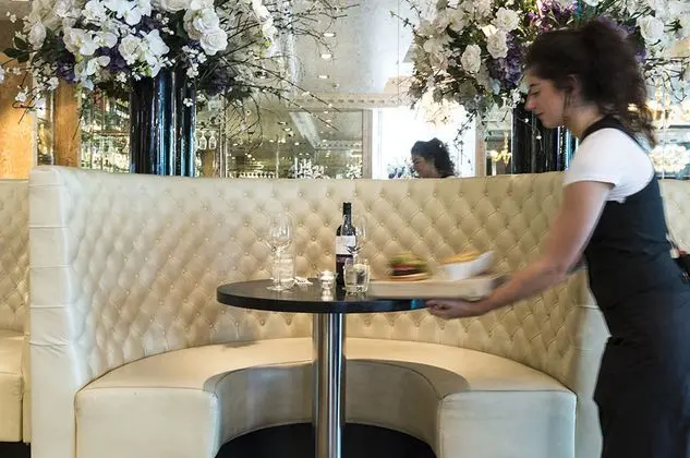 Le Monde Boutique - Bar