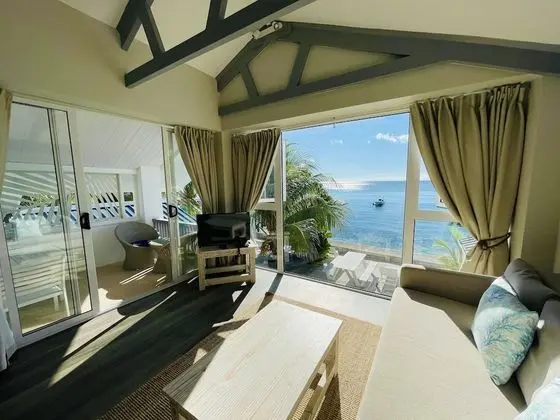 Le Nautique Luxury Beachfront Apartments