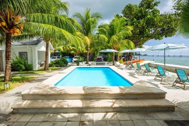 Le Nautique Luxury Beachfront Apartments - Havuz