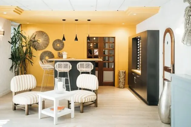 Hotel Le Petit Castel - Lobi