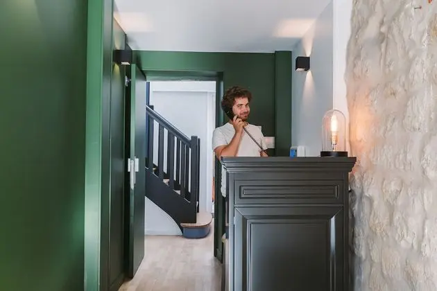 Le petit Cosy Hôtel - Lobi