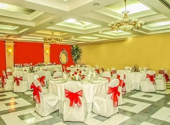 Le Plaza Hotel
