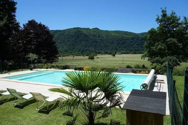 Le Pradel chambres d'hôtes - Havuz
