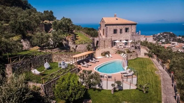 Villa Le Rondini Luxury Villa With Pool and Sea Views