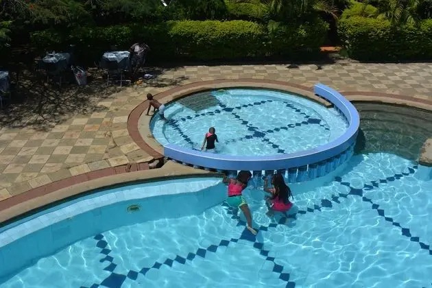 Le Savanna Country Lodge And Hotel - Havuz