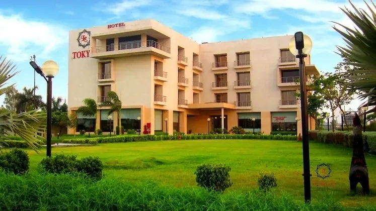 Le Tokyo Hotel Sanand