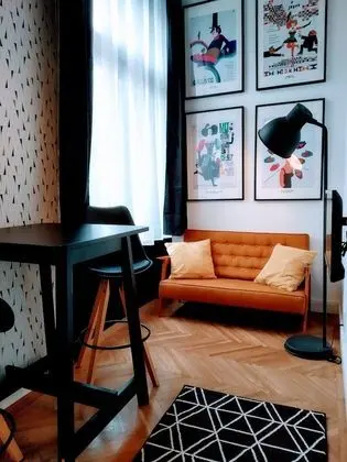 Leah Studios - Oda
