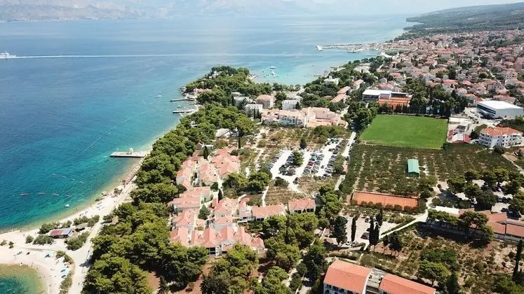Leana - Great Location and Close to Beach - A1