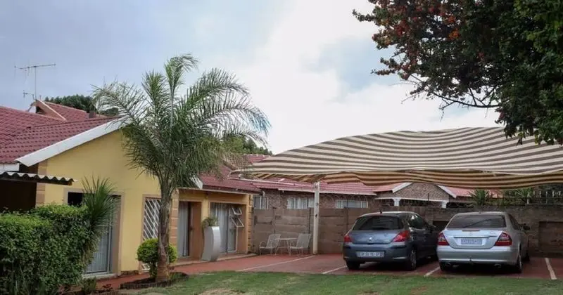 Lecawi Guest House - Otopark