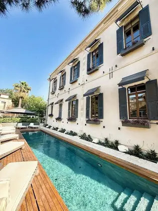 Lecole Hotel