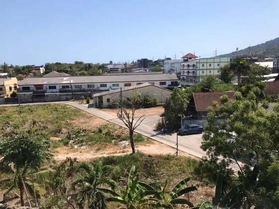 On Lee Apartment