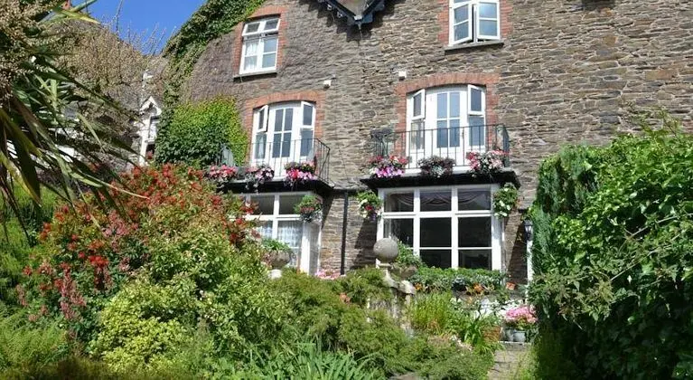 Lee House