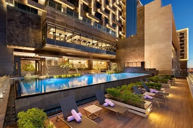 The Leela Ambience Convention Hotel Delhi - Havuz