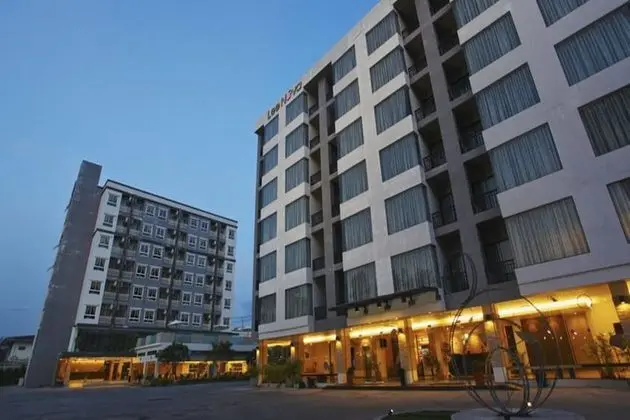 Leenova Hotel