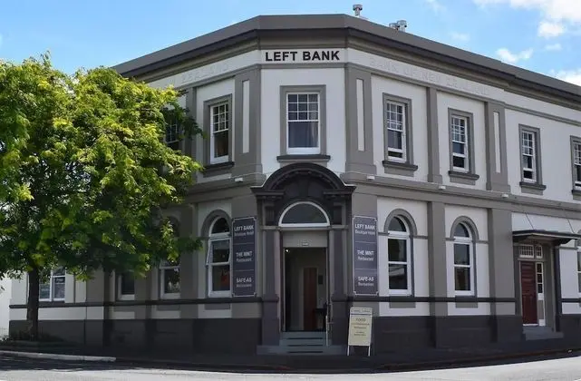 Left Bank - Dış Mekan