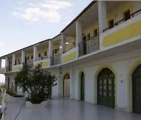 Leftis Romantica - Dış Mekan