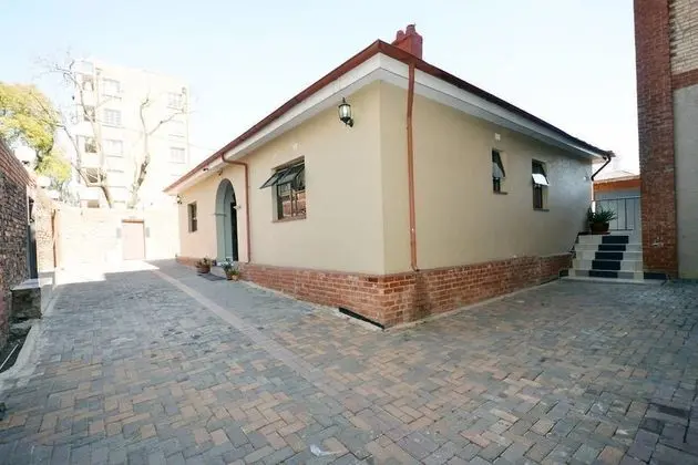 Legacy Guest Lodge - Dış Mekan