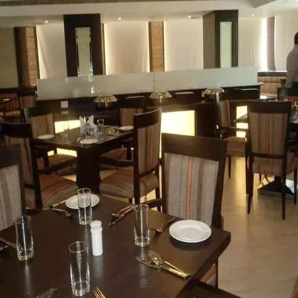 Hotel Legend Sarovar Portico, Baddi - Yerinde Yemek