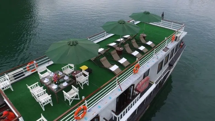 Legend White Dolphin Cruise - İç Mekan