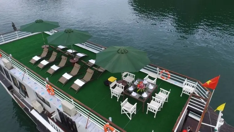 Legend White Dolphin Cruise - Lobi