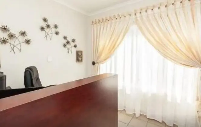 Leika Airport Lodge - Lobi