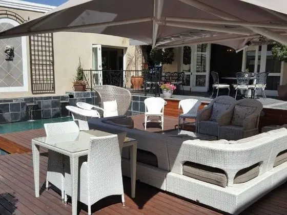 LEMOENKLOOF GUESTHOUSE