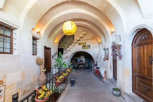 Lemon Cave Suites And Coffee House - Yerinde Yemek