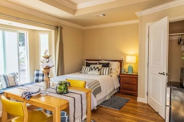 Lemon House - Cozy, In-law Studio - Oda