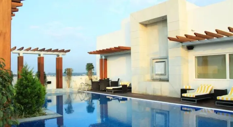 Lemon Tree Hotel Gachibowli Hyderabad - Havuz