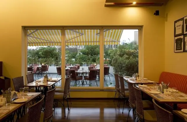 Lemon Tree Hotel, Hinjawadi, Pune - Yerinde Yemek