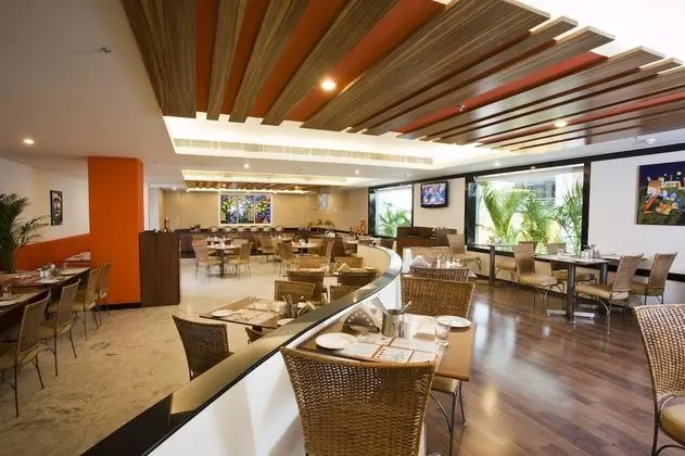 Lemon Tree Hotel, Indore - Yerinde Yemek