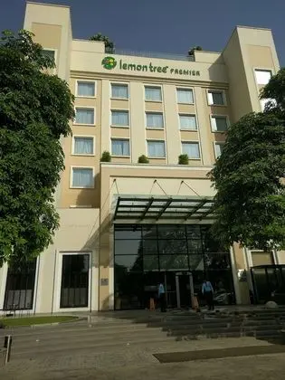 Lemon Tree Premier City Center Gurugram - Dış Mekan